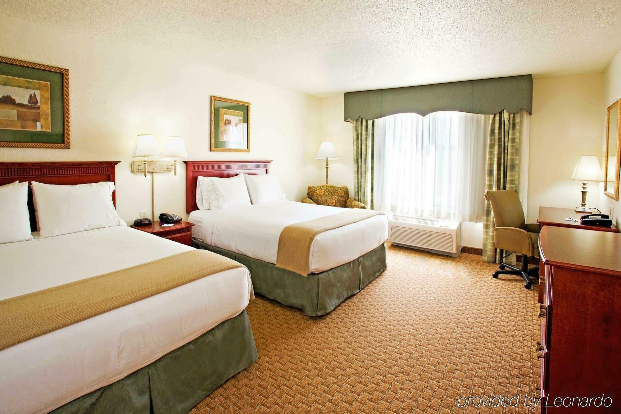 Holiday Inn Express & Suites Selma By Ihg Номер фото